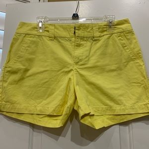 Women’s size 8 yellow Tommy Hilfiger 5 inch inseam shorts with pockets